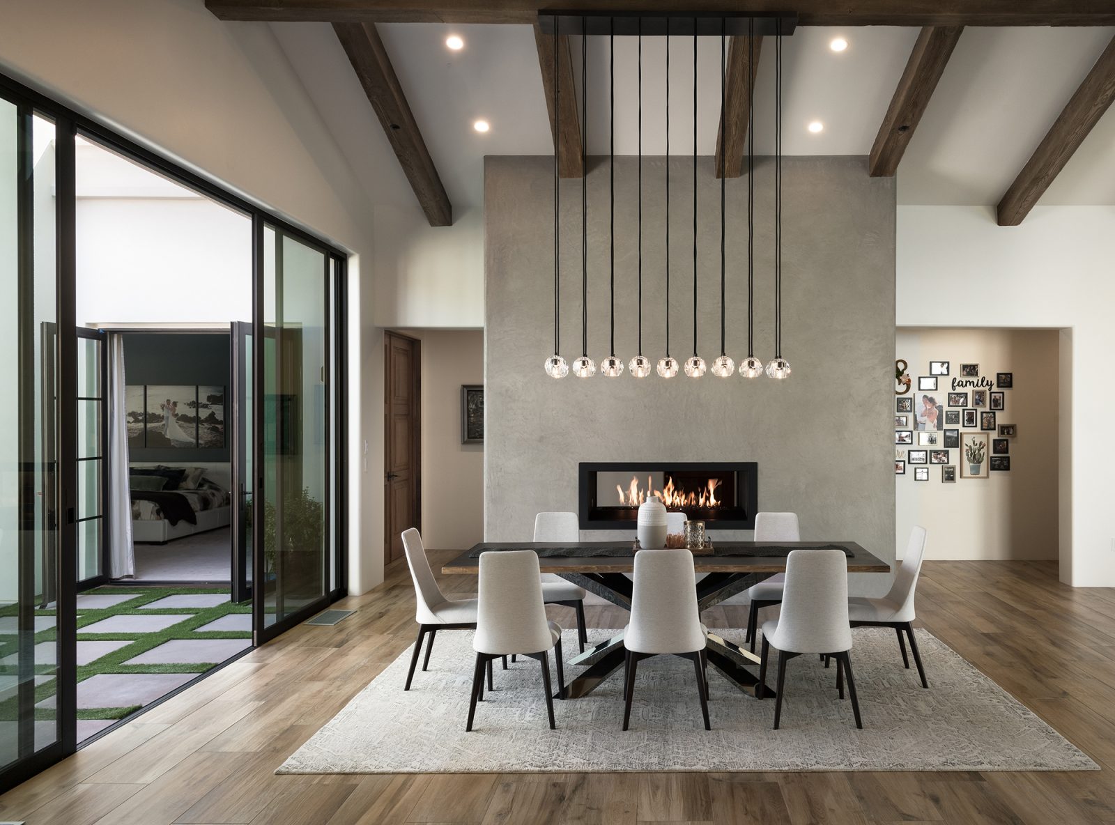 Modern traditional home dining area